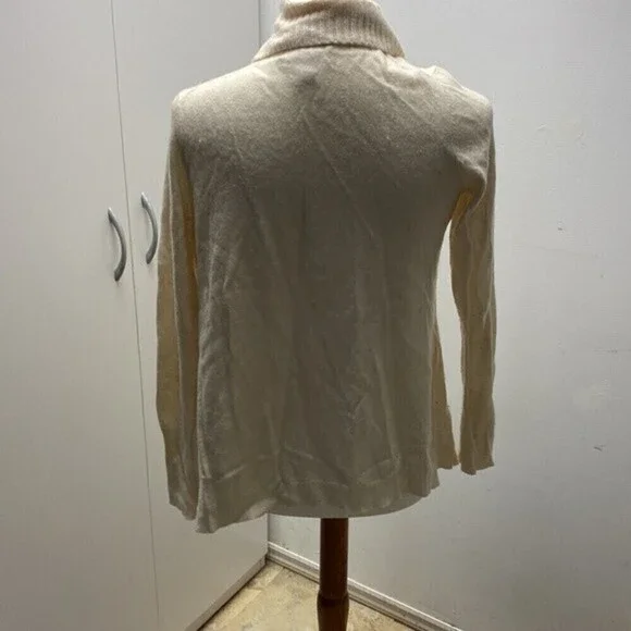 Banana Republic Knitted Italian Yarn Sweater - Picture 3 of 8